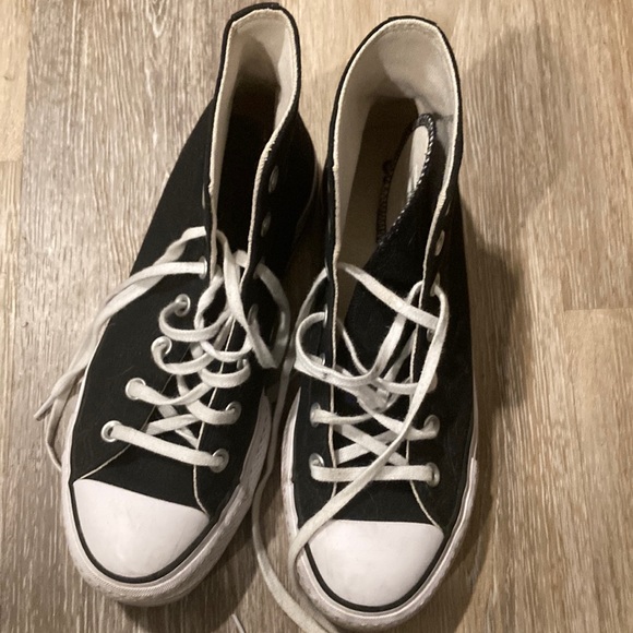 Converse! - Picture 1 of 2